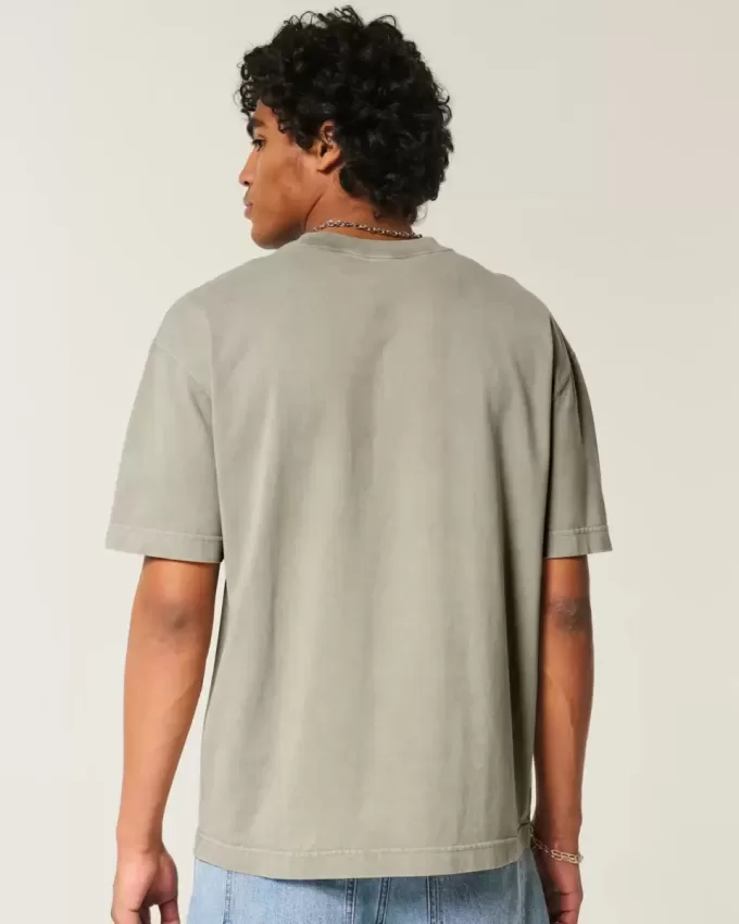 Kastenförmiges, schweres T-Shirt mit Rundhalsausschnitt aus gewaschener Baumwolle Kastenförmiges, schweres T-Shirt mit Rundhalsausschnitt aus gewaschener Baumwolle
