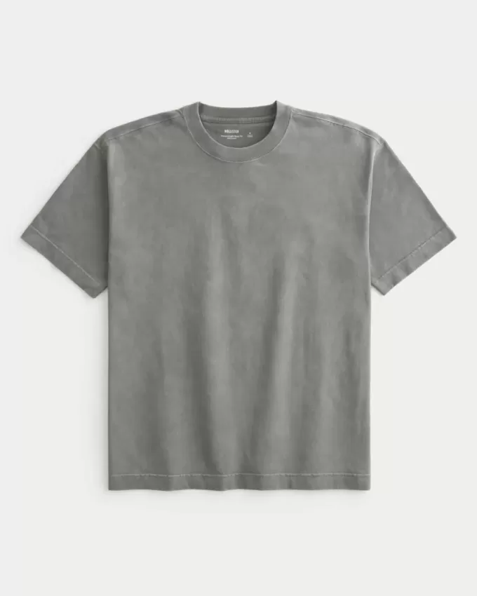 Kastenförmiges, schweres T-Shirt mit Rundhalsausschnitt aus gewaschener Baumwolle Kastenförmiges, schweres T-Shirt mit Rundhalsausschnitt aus gewaschener Baumwolle