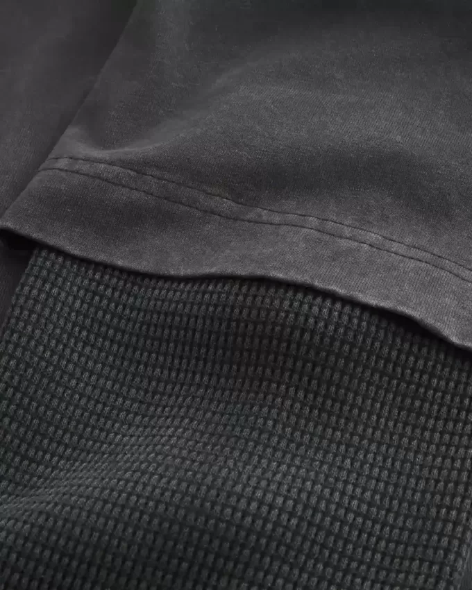 Kastenförmiges Thermo-Shirt mit Tokyo-Grafik Kastenförmiges Thermo-Shirt mit Tokyo-Grafik