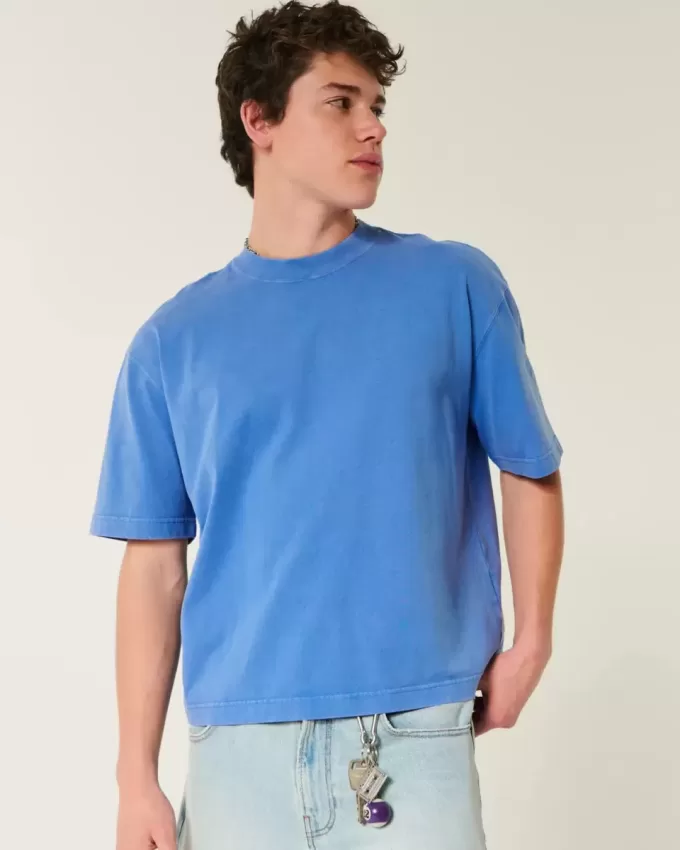 Kastiges, schweres, kurz geschnittenes T-Shirt mit verwaschenem Rundhalsausschnitt Kastiges, schweres, kurz geschnittenes T-Shirt mit verwaschenem Rundhalsausschnitt