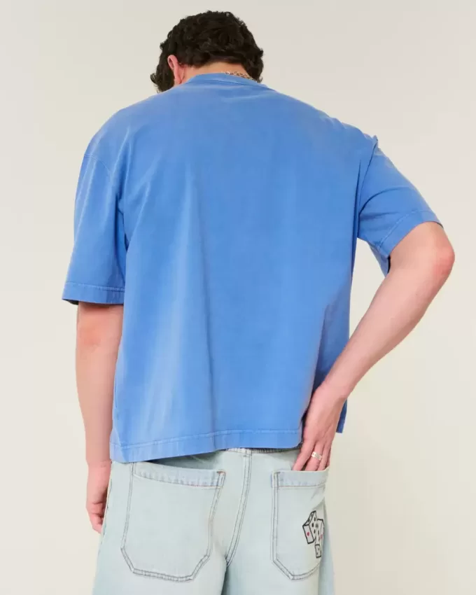 Kastiges, schweres, kurz geschnittenes T-Shirt mit verwaschenem Rundhalsausschnitt Kastiges, schweres, kurz geschnittenes T-Shirt mit verwaschenem Rundhalsausschnitt