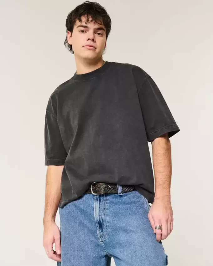 Kastiges, schweres, kurzes T-Shirt mit Rundhalsausschnitt