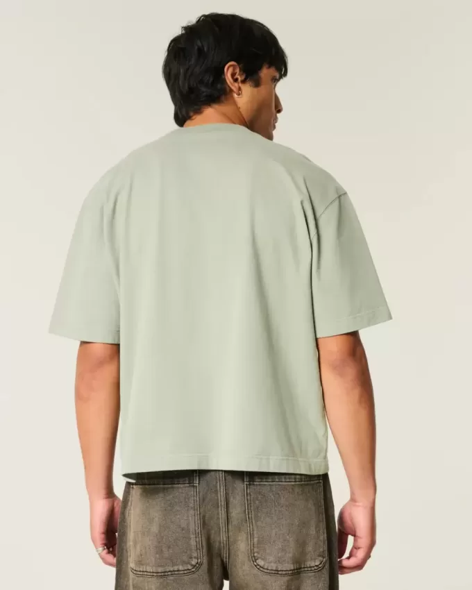 Kastiges, schweres, kurzes T-Shirt mit Rundhalsausschnitt Kastiges, schweres, kurzes T-Shirt mit Rundhalsausschnitt