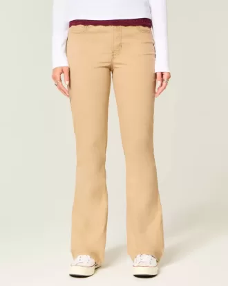 Khakifarbene Bootcut-Jeans mit mittelhohem Bund