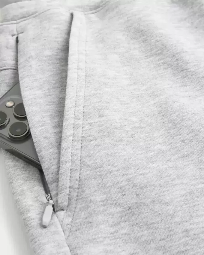 Kühlende Fleece-Shorts bis zur Mitte des Oberschenkels Kühlende Fleece-Shorts bis zur Mitte des Oberschenkels