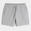 Kühlende Fleece-Shorts bis zur Mitte des Oberschenkels