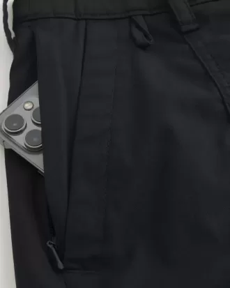 Kühlende Golfshorts über dem Knie