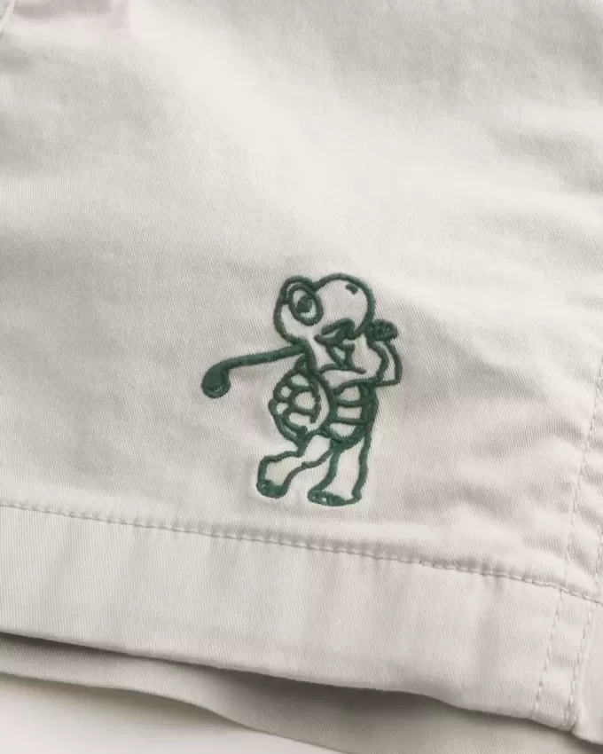 Kühlende Golfshorts über dem Knie