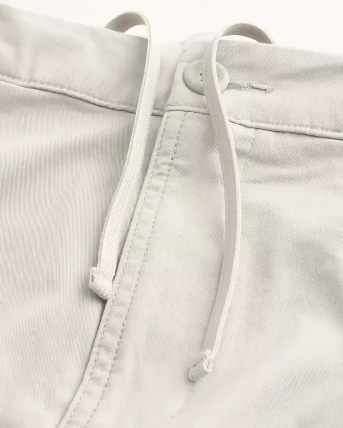 Kühlende Golfshorts über dem Knie