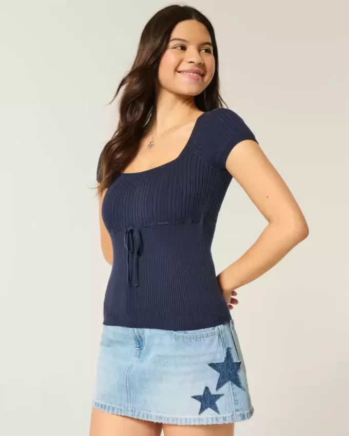 Kurzärmliger Pullover mit quadratischem Ausschnitt Kurzärmliger Pullover mit quadratischem Ausschnitt