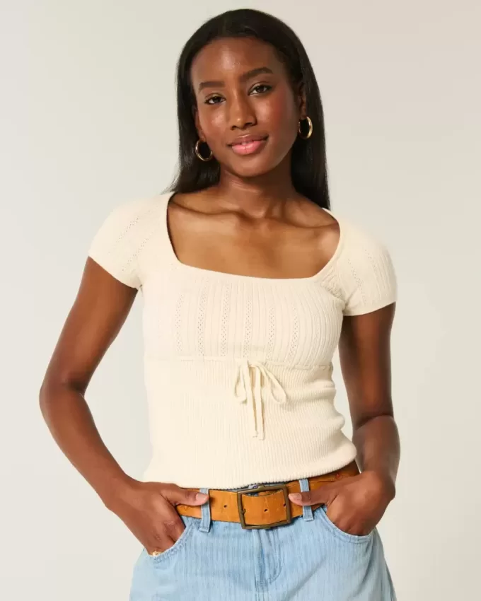 Kurzärmliger Pullover mit quadratischem Ausschnitt Kurzärmliger Pullover mit quadratischem Ausschnitt