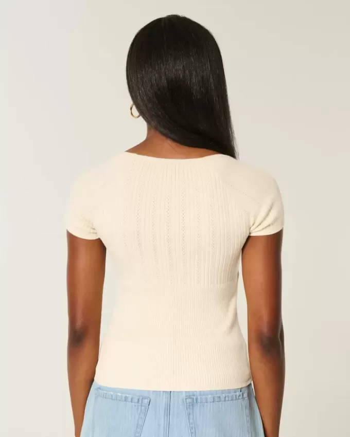 Kurzärmliger Pullover mit quadratischem Ausschnitt Kurzärmliger Pullover mit quadratischem Ausschnitt