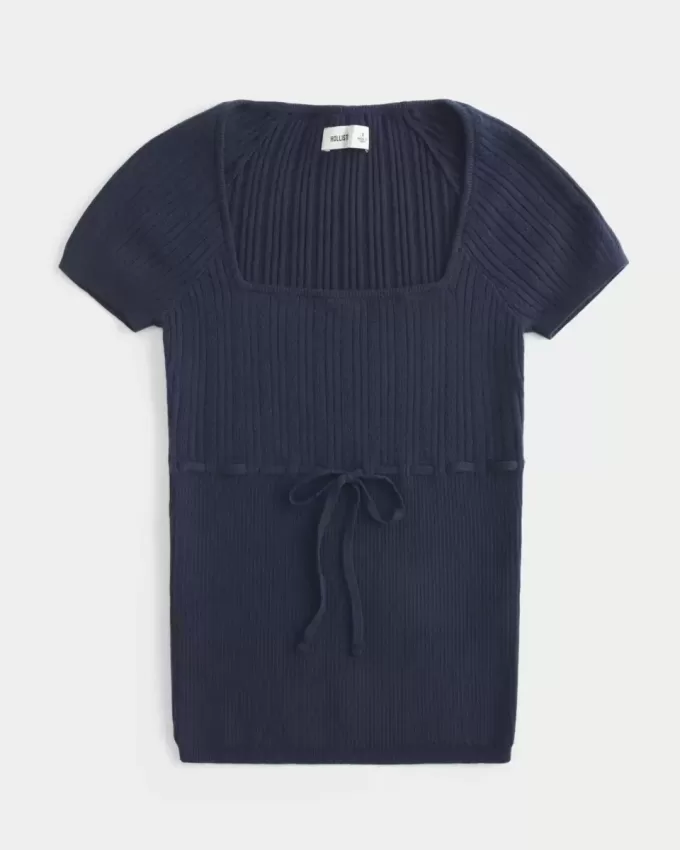 Kurzärmliger Pullover mit quadratischem Ausschnitt Kurzärmliger Pullover mit quadratischem Ausschnitt