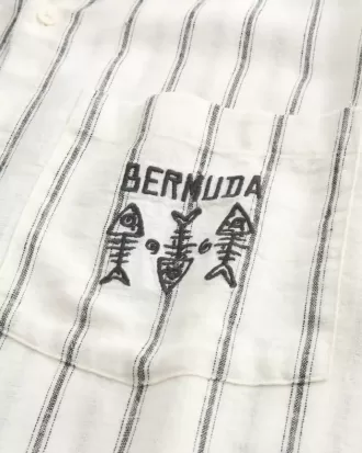Kurzärmliges Bermuda-Hemd aus Leinenmischung mit Grafik im kastigem Schnitt
