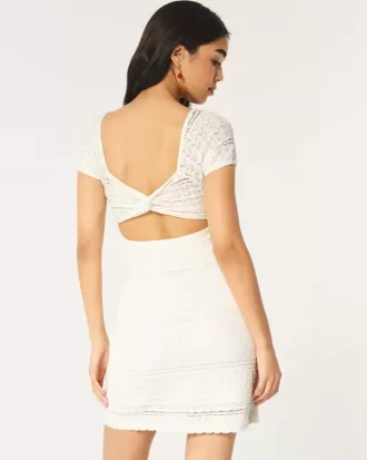 Kurzärmliges Minikleid im Häkelstil mit Twist-Rücken