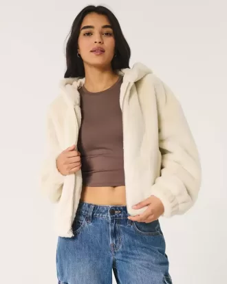 Kuscheliger Kapuzenpullover aus Kunstpelz mit Reißverschluss Kuscheliger Kapuzenpullover aus Kunstpelz mit Reißverschluss