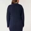 Kuscheliges Pulloverkleid mit Zopfmuster Kuscheliges Pulloverkleid mit Zopfmuster