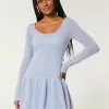 Langärmliges Mini-Skaterkleid im Häkelstil