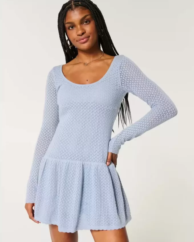 Langärmliges Mini-Skaterkleid im Häkelstil
