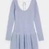 Langärmliges Mini-Skaterkleid im Häkelstil