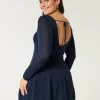 Langärmliges Mini-Skaterkleid im Häkelstil mit tiefer Taille