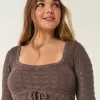 Langärmliges Minikleid im Häkelstil Langärmliges Minikleid im Häkelstil