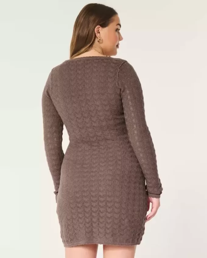 Langärmliges Minikleid im Häkelstil Langärmliges Minikleid im Häkelstil