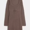 Langärmliges Minikleid im Häkelstil Langärmliges Minikleid im Häkelstil