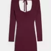 Langärmliges Pulloverkleid mit Cinch-Bust und offenem Rücken Langärmliges Pulloverkleid mit Cinch-Bust und offenem Rücken