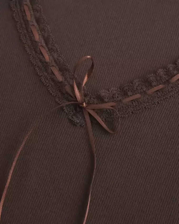 Langärmliges Top mit Spitzenbesatz