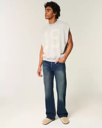 Lockere Bootcut-Jeans in dunkler Waschung Lockere Bootcut-Jeans in dunkler Waschung