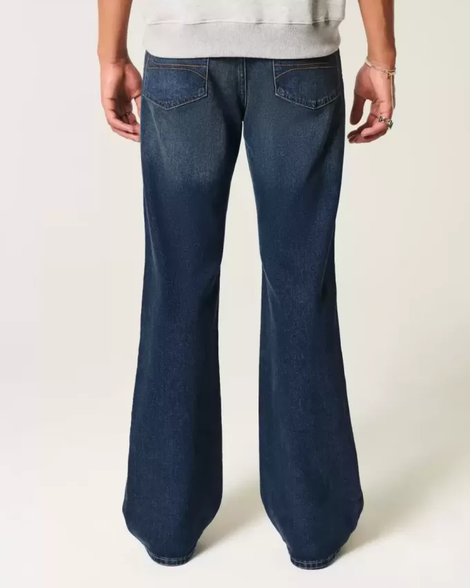 Lockere Bootcut-Jeans in dunkler Waschung Lockere Bootcut-Jeans in dunkler Waschung