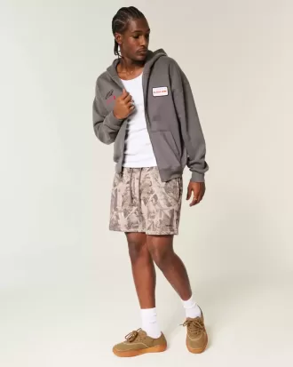 Lockere Fleece-Shorts mit Camouflage-Muster bis zur Mitte des Oberschenkels