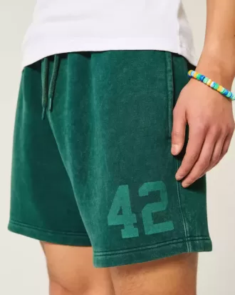 Lockere Fleece-Shorts mit Grafik bis zur Mitte des Oberschenkels