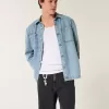 Lockere Jeansshorts über dem Knie Lockere Jeansshorts über dem Knie