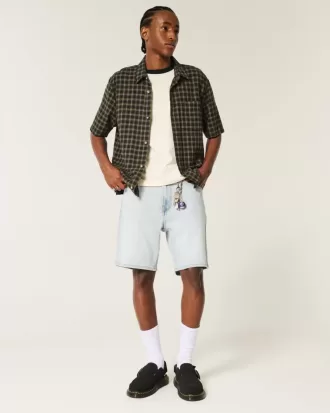Lockere Jeansshorts über dem Knie