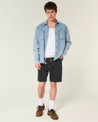 Lockere Jeansshorts über dem Knie