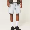 Lockere Jeansshorts über dem Knie Lockere Jeansshorts über dem Knie
