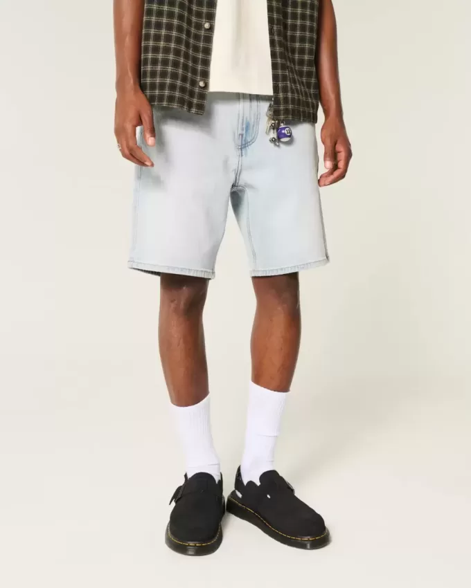 Lockere Jeansshorts über dem Knie Lockere Jeansshorts über dem Knie