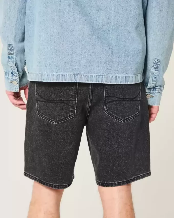 Lockere Jeansshorts über dem Knie Lockere Jeansshorts über dem Knie