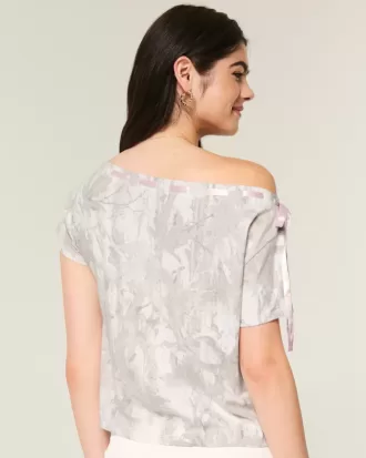 Lockeres, schulterfreies T-Shirt mit Camouflage-Muster