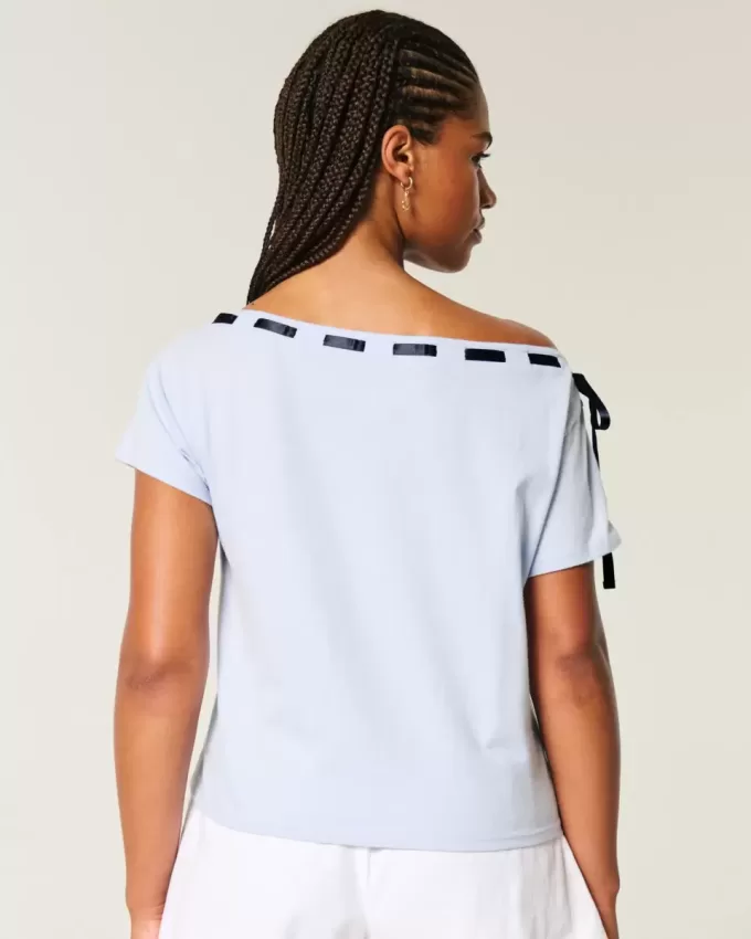 Lockeres, schulterfreies T-Shirt zum Binden