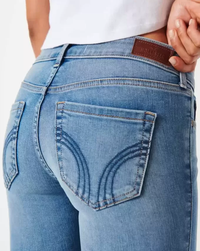 Low-Rise Boot-Jeans mit mittlerer Waschung