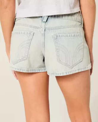 Low-Rise-Mini-Shorts aus hell gewaschenem Denim