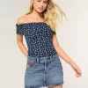 Low-Rise-Mini-Skort aus Denim mit mittlerer Waschung und Flaggenstickerei Low-Rise-Mini-Skort aus Denim mit mittlerer Waschung und Flaggenstickerei