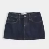 Low-Rise-Mini-Skort aus dunkel gewaschenem, kariertem Denim mit Tasche