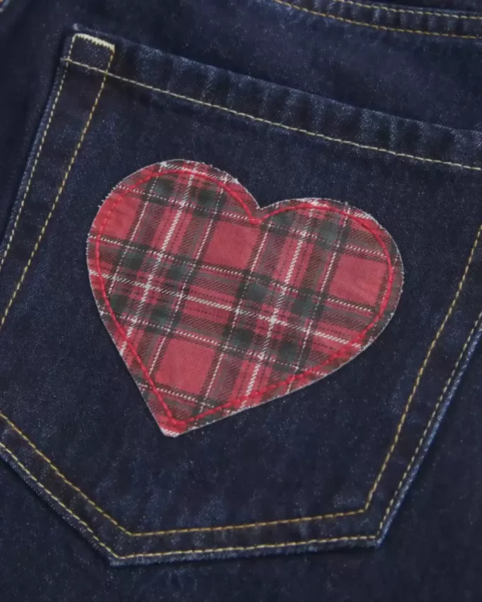 Low-Rise-Mini-Skort aus dunkel gewaschenem, kariertem Denim mit Tasche