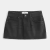 Low-Rise-Mini-Skort aus verwaschenem schwarzem Denim