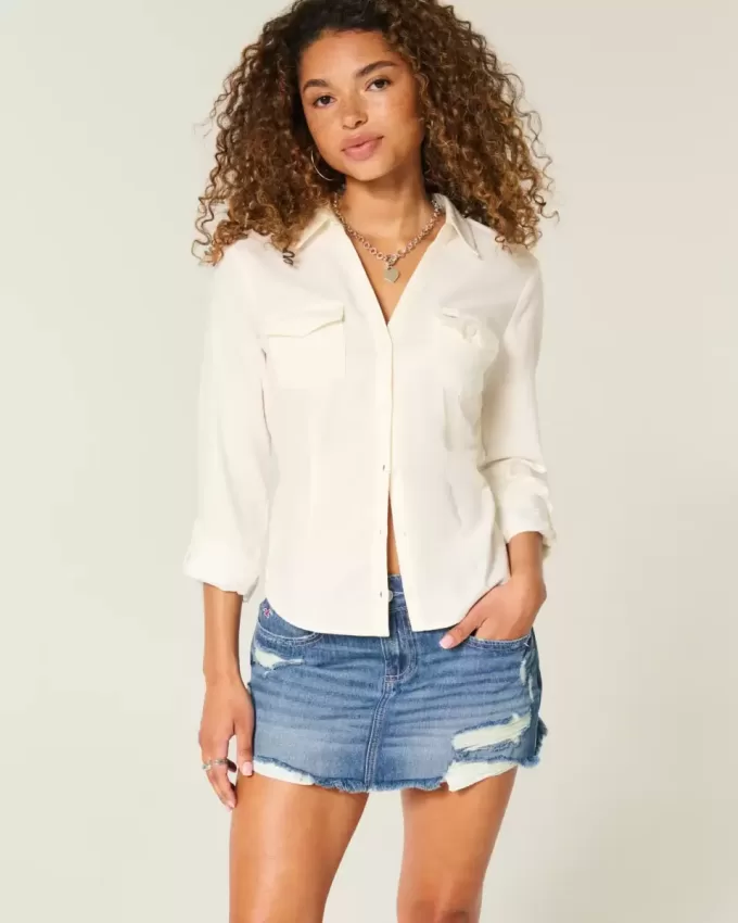 Low-Rise-Mini-Skort aus zerrissenem, dunkel gewaschenem Denim Low-Rise-Mini-Skort aus zerrissenem, dunkel gewaschenem Denim
