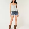 Low-Rise-Shortie-Shorts aus Denim in mittlerer Waschung Low-Rise-Shortie-Shorts aus Denim in mittlerer Waschung
